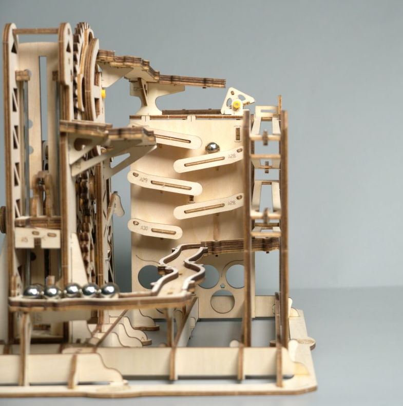 Ascenseur à manivelle – Puzzle mécanique en bois 3D
