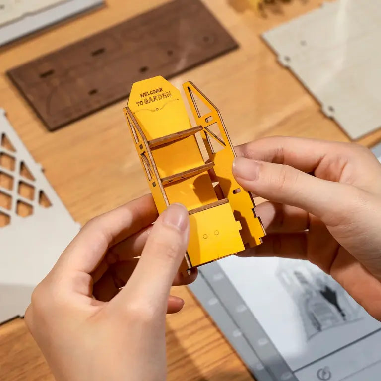 Jardin miniature – Serre livre en bois 3D