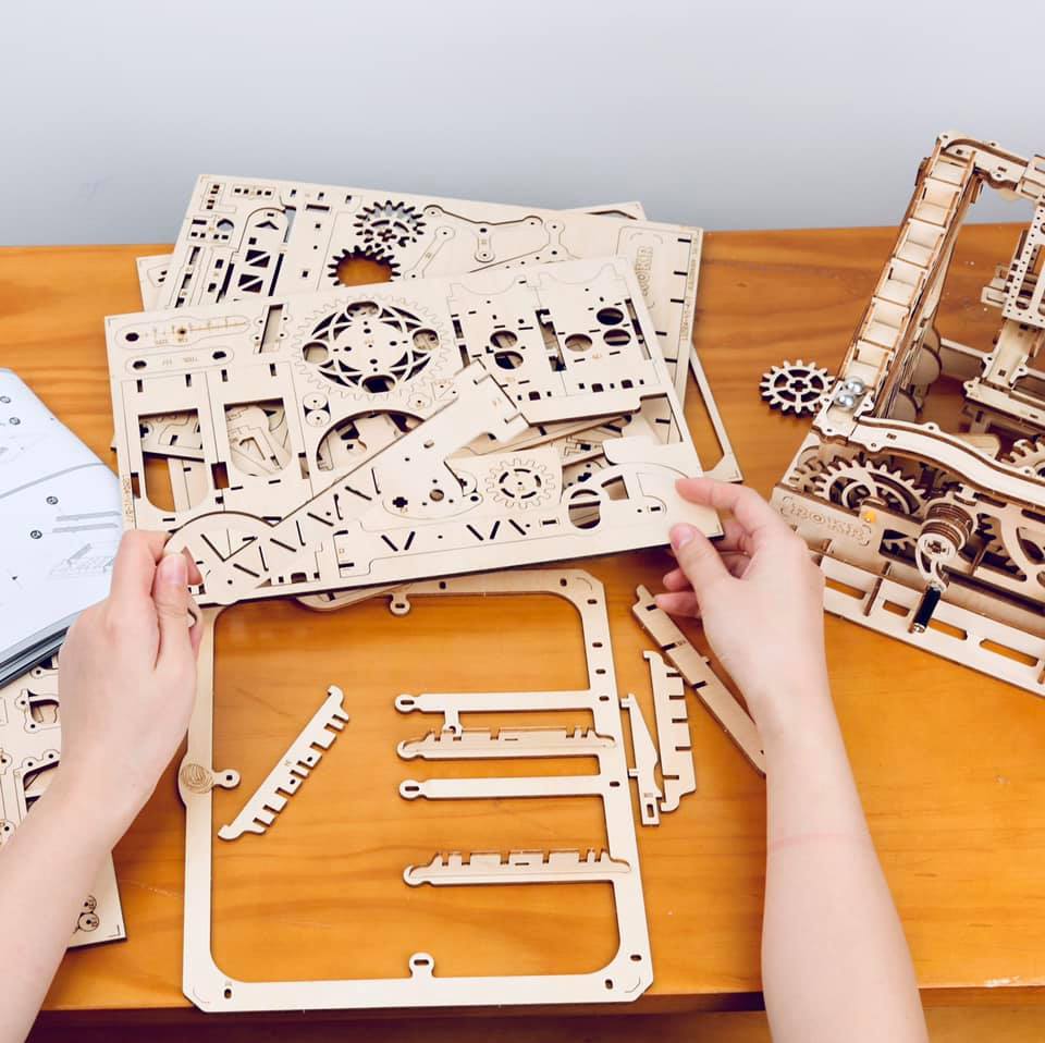 Ascenseur à manivelle – Puzzle mécanique en bois 3D