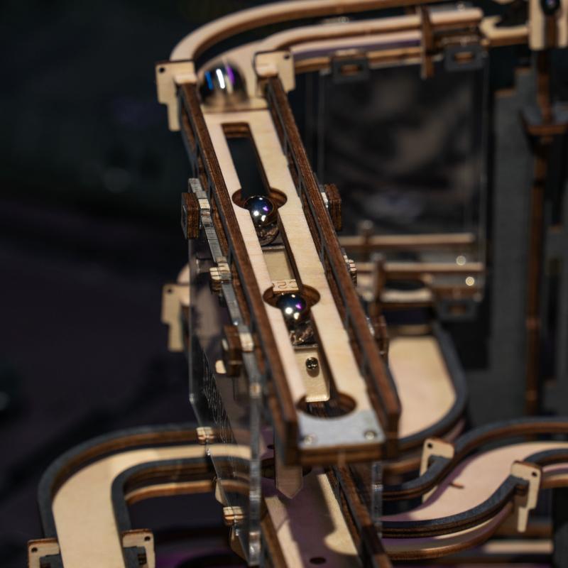 Circuit de billes : Ville Nocturne – Maquette en bois 3D