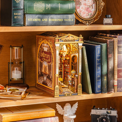 Bibliothèque des Merveilles – Serre-livre en bois 3D